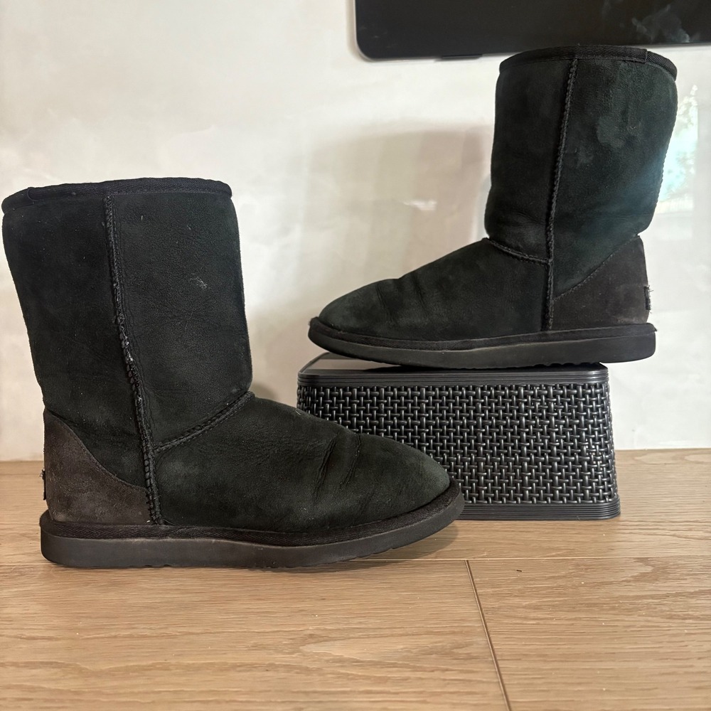 UGG Classic Black Short Boots Women's Size 7 - Picture 2 of 5
